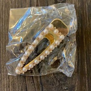 3/$20 Large Pearl & Stone Hair Clip